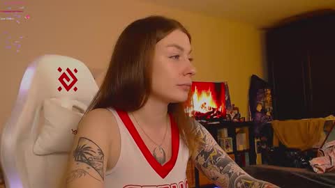 Snapshot of weed_princesss chatting on November 2025 03:56:01 PM moon online show from November 2025 03:56:01 PM