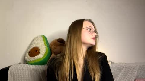 Elise online show from December 2025 05:18:02 PM