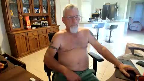 Snapshot of wellhelloo chatting on April 2026 06:18:01 AM Wellhelloo online show from April 2026 06:18:01 AM