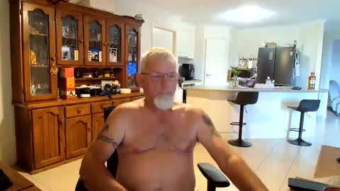 Snapshot of wellhelloo chatting on May 2026 05:25:01 AM Wellhelloo online show from May 2026 05:25:01 AM