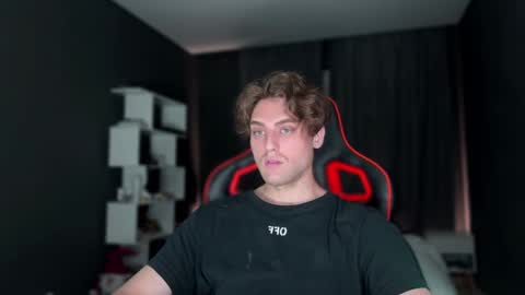 Snapshot of wellidonehere chatting on November 2025 11:04:02 PM wellidonehere online show from November 2025 11:04:02 PM