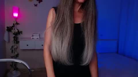 Wendi Foster online show from October 2025 07:10:02 PM