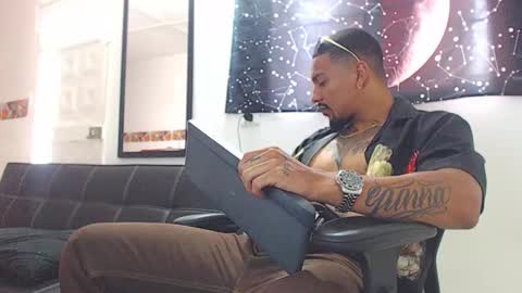 Wesley Rogger online show from November 2025 07:34:02 PM