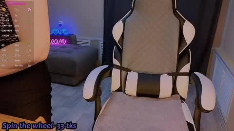 Molly online show from April 2026 09:18:01 AM