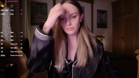 Lana online show from October 2025 06:29:02 PM