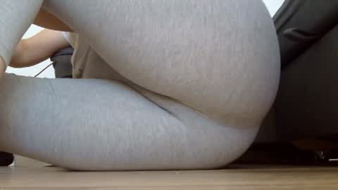 wet_pants2022 online show from September 2025 06:59:01 AM