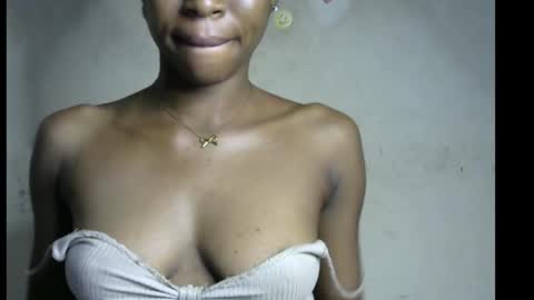 Bella online show from November 2025 09:05:02 PM