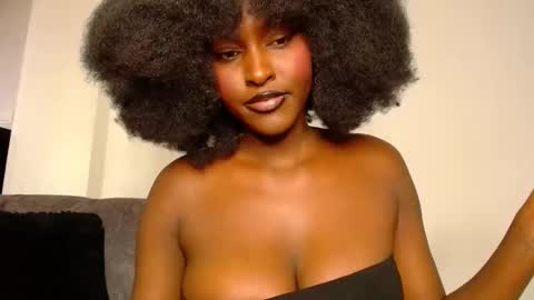 Snapshot of wet_wife_material chatting on February 2025 12:41:02 PM Macey online show from February 2025 12:41:02 PM