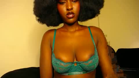 Snapshot of wet_wife_material chatting on May 2026 01:06:01 PM Macey online show from May 2026 01:06:01 PM