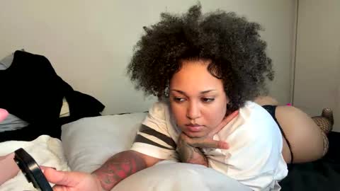 Snapshot of wetcreamerr chatting on March 2026 01:23:01 AM SheSquirts online show from March 2026 01:23:01 AM