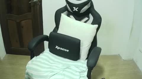 Lyns online show from November 2025 03:45:02 PM