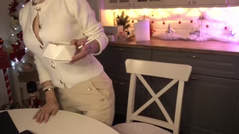 Snapshot of whats_her_name chatting on December 2024 06:49:01 PM Victoria Maria online show from December 2024 06:49:01 PM