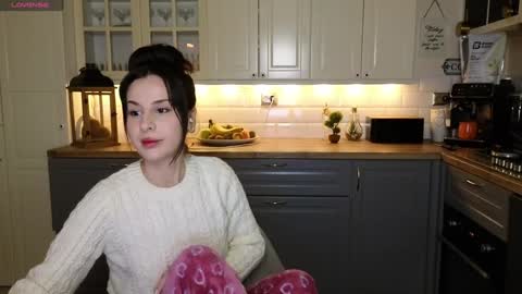 Snapshot of whats_her_name chatting on January 2025 07:11:01 AM Victoria Maria online show from January 2025 07:11:01 AM