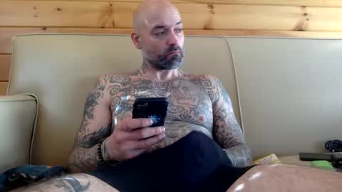 whiskerbiscuit_69 online show from December 2024 06:09:01 PM