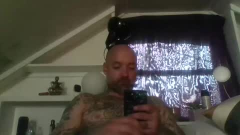 whiskerbiscuit_69 online show from November 2025 05:06:02 PM