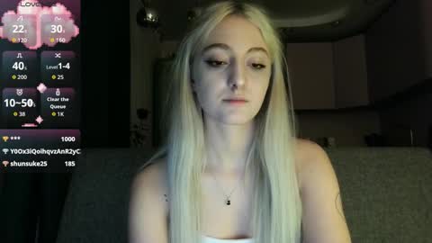 Lina online show from October 2025 10:32:02 PM
