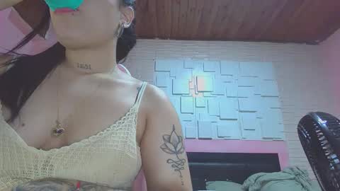 Snapshot of white_sexy_ chatting on February 2025 12:05:02 AM white_sexy_ online show from February 2025 12:05:02 AM