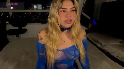 Snapshot of whites_emma chatting on June 2026 01:59:02 AM EMMA online show from June 2026 01:59:02 AM