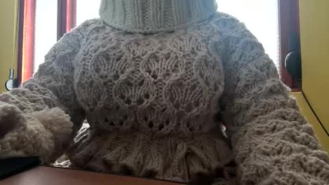 whitesweater online show from February 2026 07:24:01 AM