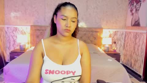 Whitney  online show from November 2025 04:33:02 AM