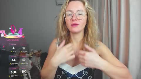 Snapshot of whitneypunnch chatting on December 2025 06:52:01 AM whitneypunnch online show from December 2025 06:52:01 AM