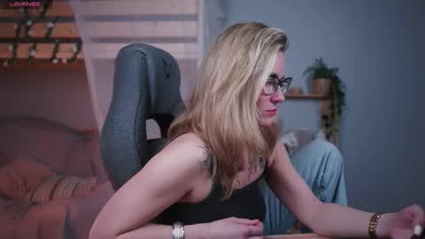 Snapshot of whitneypunnch chatting on January 2026 02:54:02 PM whitneypunnch online show from January 2026 02:54:02 PM