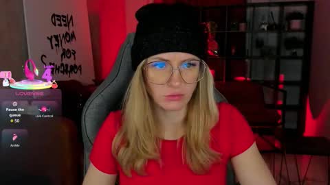 Snapshot of whitneypunnch chatting on February 2026 03:11:01 PM whitneypunnch online show from February 2026 03:11:01 PM