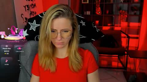 Snapshot of whitneypunnch chatting on February 2026 03:39:01 PM whitneypunnch online show from February 2026 03:39:01 PM