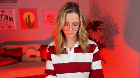 Snapshot of whitneypunnch chatting on February 2026 03:30:02 PM whitneypunnch online show from February 2026 03:30:02 PM