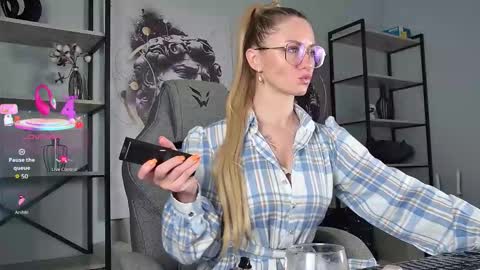 Snapshot of whitneypunnch chatting on February 2026 11:40:02 AM whitneypunnch online show from February 2026 11:40:02 AM