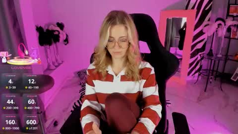 Snapshot of whitneypunnch chatting on February 2026 02:59:02 PM whitneypunnch online show from February 2026 02:59:02 PM