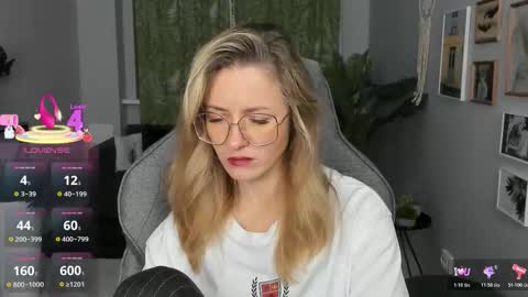 Snapshot of whitneypunnch chatting on March 2026 03:08:02 PM whitneypunnch online show from March 2026 03:08:02 PM