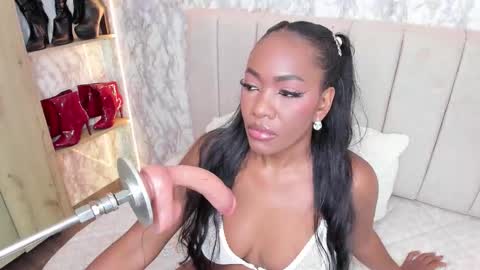 whitneyyfox online show from September 2025 12:25:01 AM