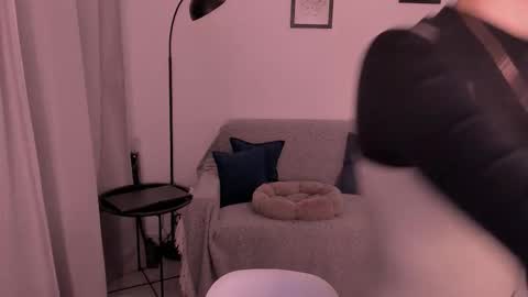 Snapshot of whoislulu chatting on November 2025 10:15:01 PM whoislulu online show from November 2025 10:15:01 PM