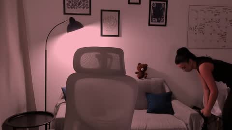 Snapshot of whoislulu chatting on April 2026 05:47:01 PM whoislulu online show from April 2026 05:47:01 PM