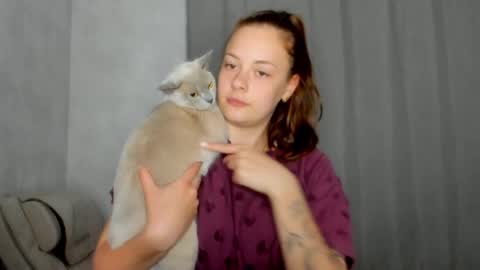 Veronica online show from April 2026 07:37:01 PM