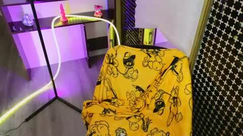 Laura  online show from July 2026 08:45:02 AM