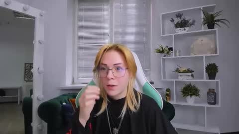 wild_berry_soul online show from October 2025 06:26:02 AM