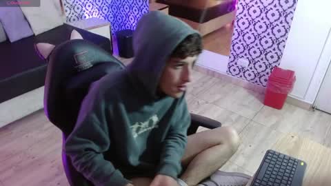 Snapshot of will_tay1 chatting on April 2026 02:42:01 AM WILL online show from April 2026 02:42:01 AM