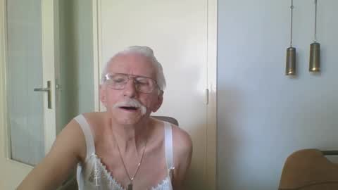 willem77779 online show from April 2026 11:45:02 AM