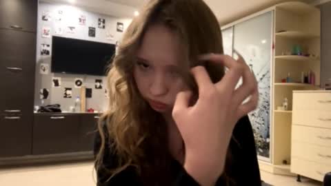 Snapshot of willenasow chatting on December 2025 07:11:01 PM Olivia online show from December 2025 07:11:01 PM