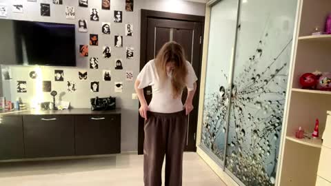 Olivia online show from April 2026 03:13:01 PM