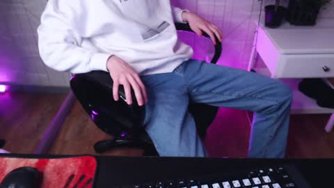 Snapshot of william_ross chatting on January 2025 10:45:01 PM will online show from January 2025 10:45:01 PM