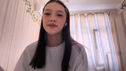 Mia online show from April 2026 11:44:01 AM