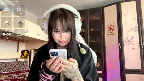 Snapshot of willow_jess chatting on May 2026 11:18:02 AM Kate online show from May 2026 11:18:02 AM