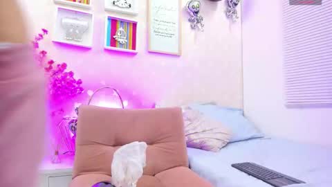 Snapshot of willow_pearl chatting on November 2025 11:24:02 AM willow pearl online show from November 2025 11:24:02 AM