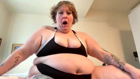Snapshot of willowwarmth chatting on June 2026 01:28:02 AM willowwarmth online show from June 2026 01:28:02 AM