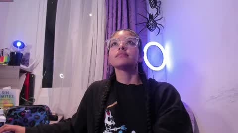 Snapshot of witchofhearts chatting on December 2024 05:12:01 AM Luna Violeta A r t i s t online show from December 2024 05:12:01 AM