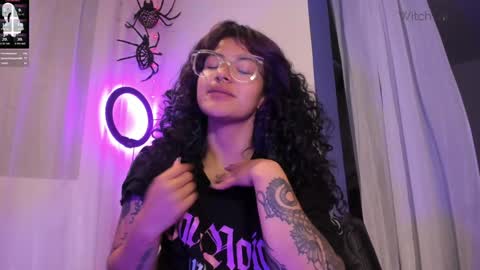 Snapshot of witchofhearts chatting on December 2024 06:14:01 AM Luna Violeta A r t i s t online show from December 2024 06:14:01 AM