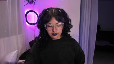 Snapshot of witchofhearts chatting on December 2024 12:32:02 AM Luna Violeta A r t i s t online show from December 2024 12:32:02 AM